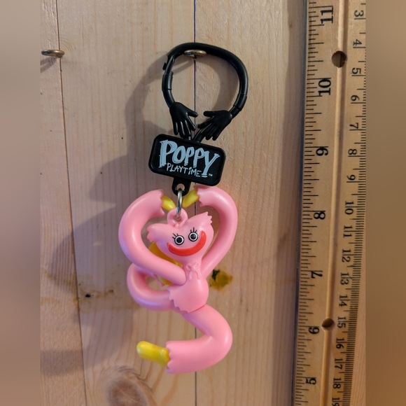 Poppy Playtime Pink Keychain - Picture 2 of 3
